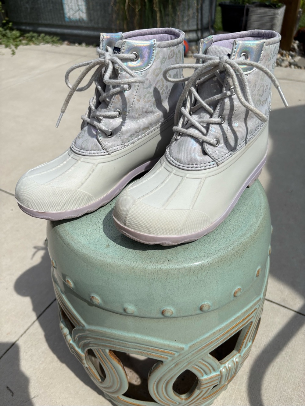 Girls' Waterproof Sperry Port Weather Boot- Light Gray-Iridescent Detail-sz 4
